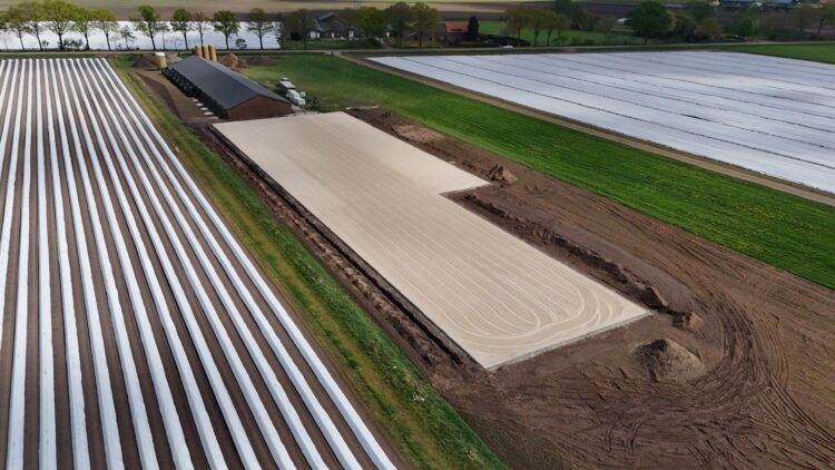 Aanleg paardenpiste in Veulen