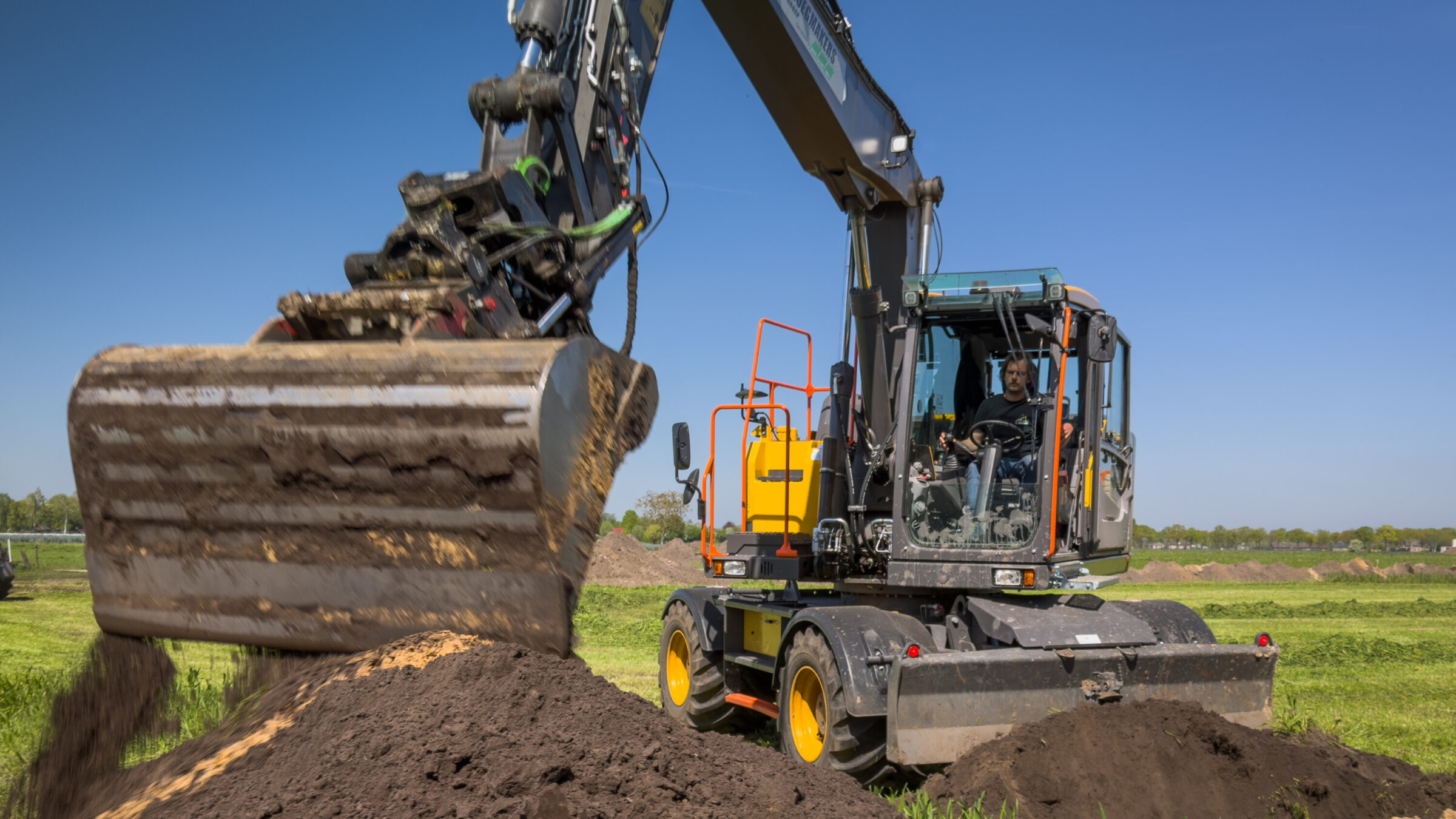 Mobiele graafmachine Volvo EW160E van Ploegmakers GGI