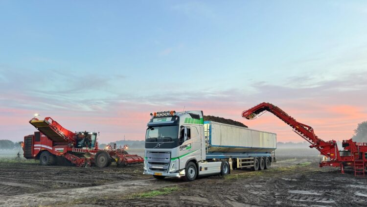 Vrachtwagen Stijn met rooiers
